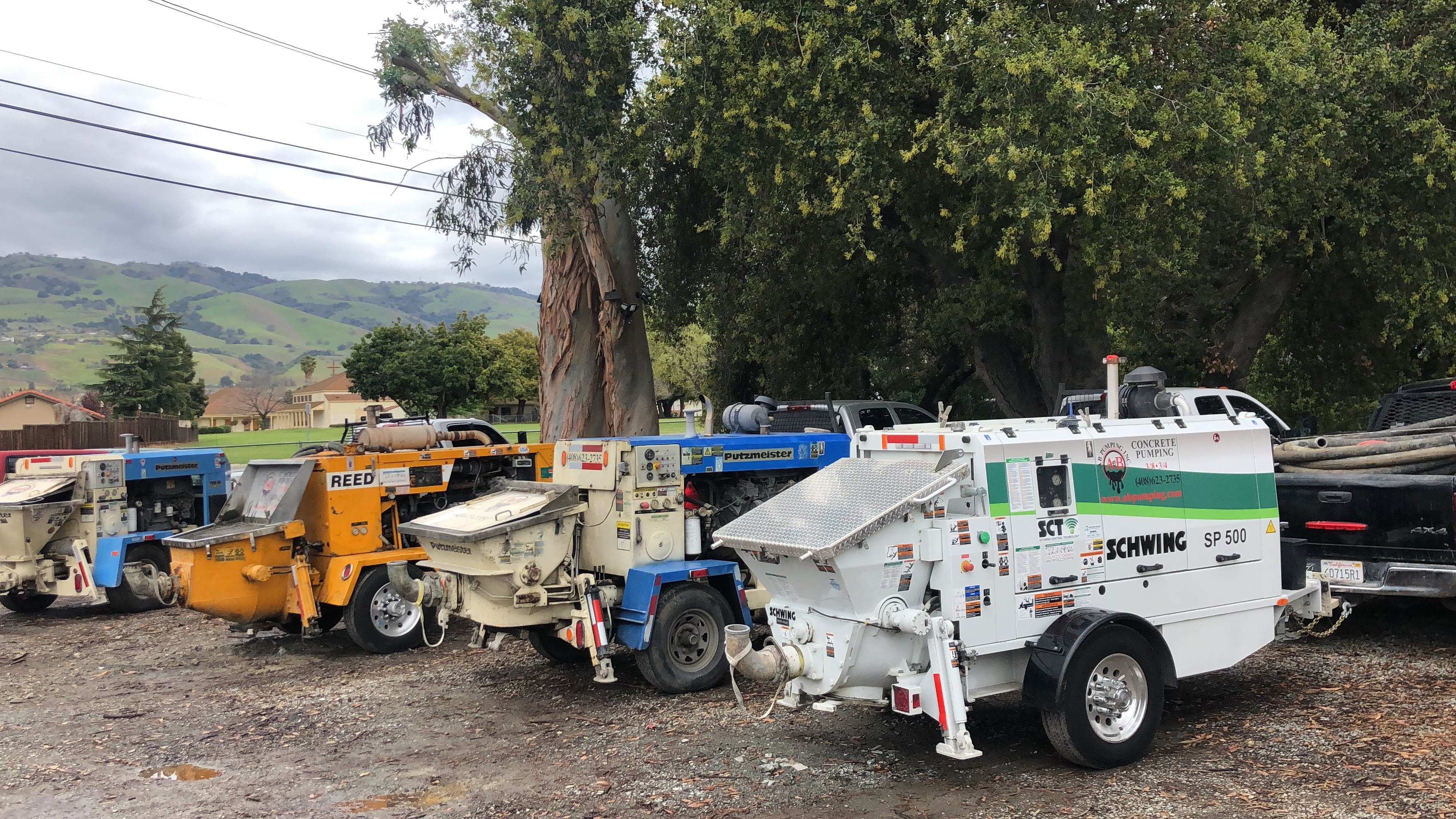 Our manifold and hopper equipment for high-pressure line pumping